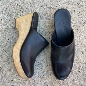 Everlane clogs “The Clog”